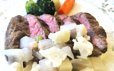 牛肉のロースト　白いラタトゥイユのソース